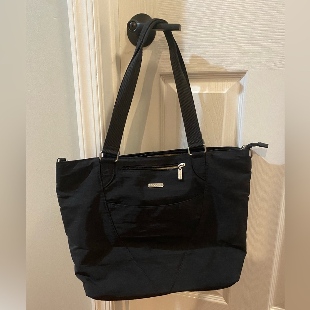 Baggallini Black Tote Purse with Laptop Sleeve